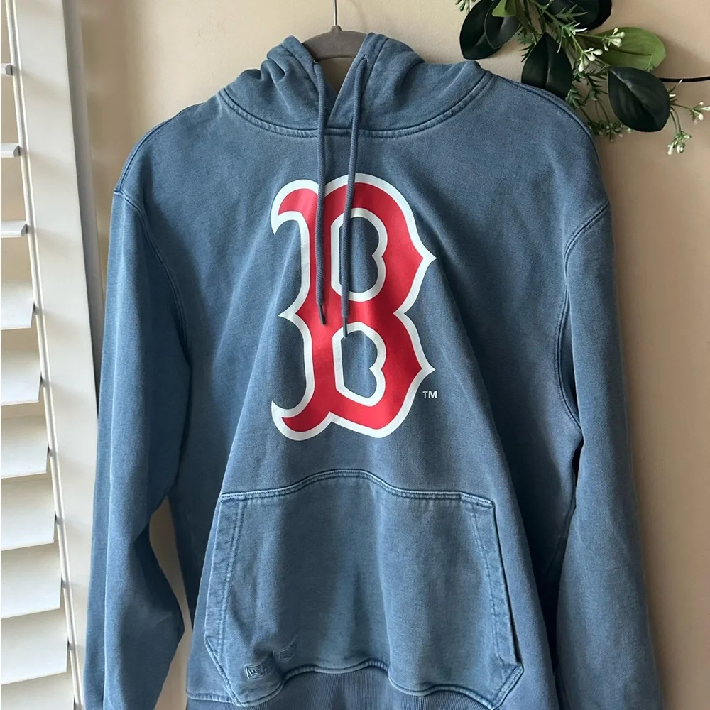 New Era MLB Premium Blue Hoodie with Red Boston Logo - Picture 5 of 11